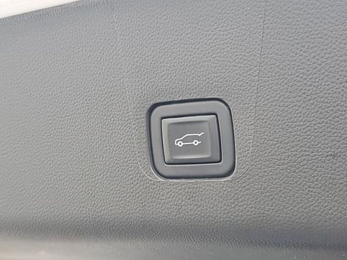 Certified 2023 Chevrolet Traverse Premier AWD/4WD image 9