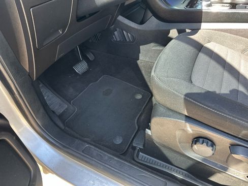 Used 2019 Ford Edge SE w/ Cargo Accessory Package image 9