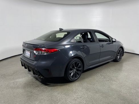 Used 2023 Toyota Corolla SE w/ SE Premium Package FWD image 3