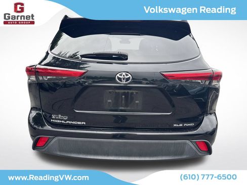 Used 2022 Toyota Highlander XLE AWD/4WD image 4
