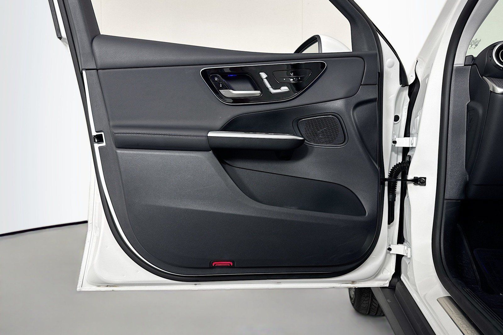 Certified 2025 Mercedes-Benz GLC 350e 4MATIC image 22