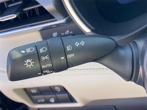 Used 2024 Toyota Highlander Limited image 24