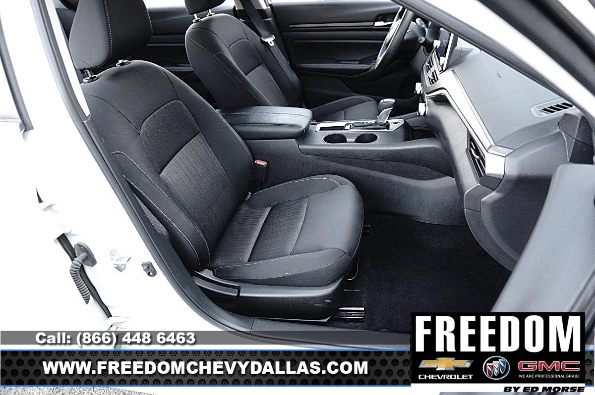 Used 2025 Nissan Altima 2.5 SV FWD image 11