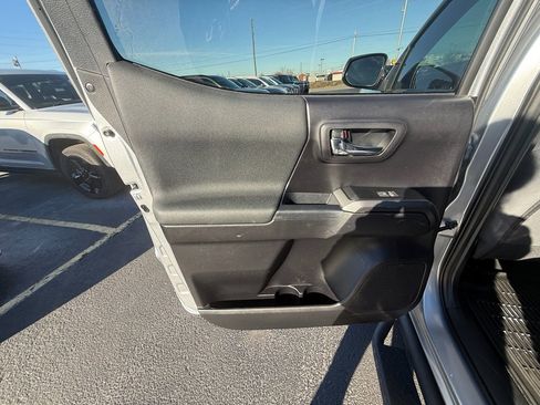 Used 2019 Toyota Tacoma TRD Sport image 20