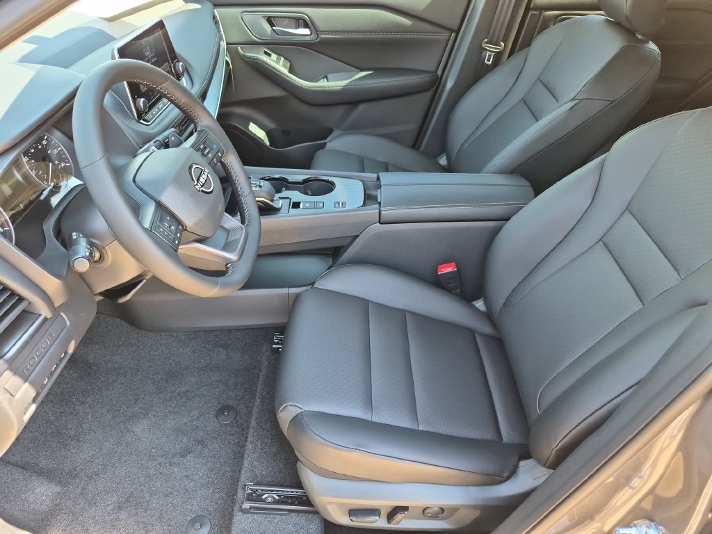 New 2026 Nissan Rogue Dark Armor FWD image 11