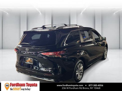 Used 2026 Toyota Sienna Limited AWD/4WD image 7