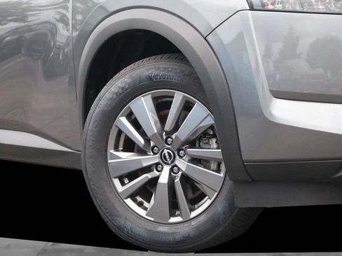 Certified 2025 Nissan Pathfinder SV FWD image 3