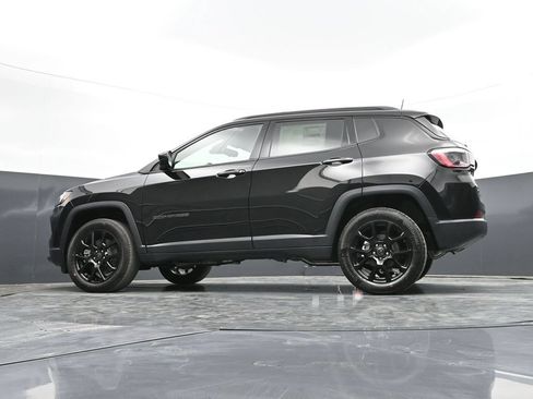 Used 2026 Jeep Compass Latitude AWD/4WD image 40