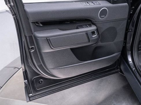 New 2025 Land Rover Discovery S image 23