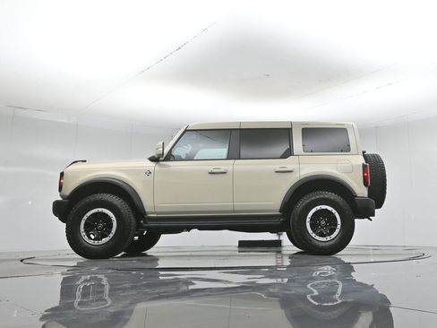 Certified 2025 Ford Bronco Outer Banks w/ Sasquatch Package AWD/4WD image 8