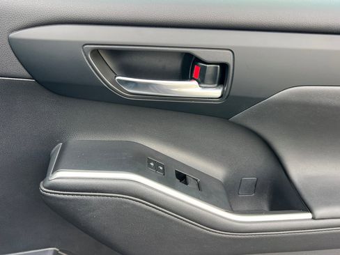 Used 2024 Toyota Highlander XLE image 21