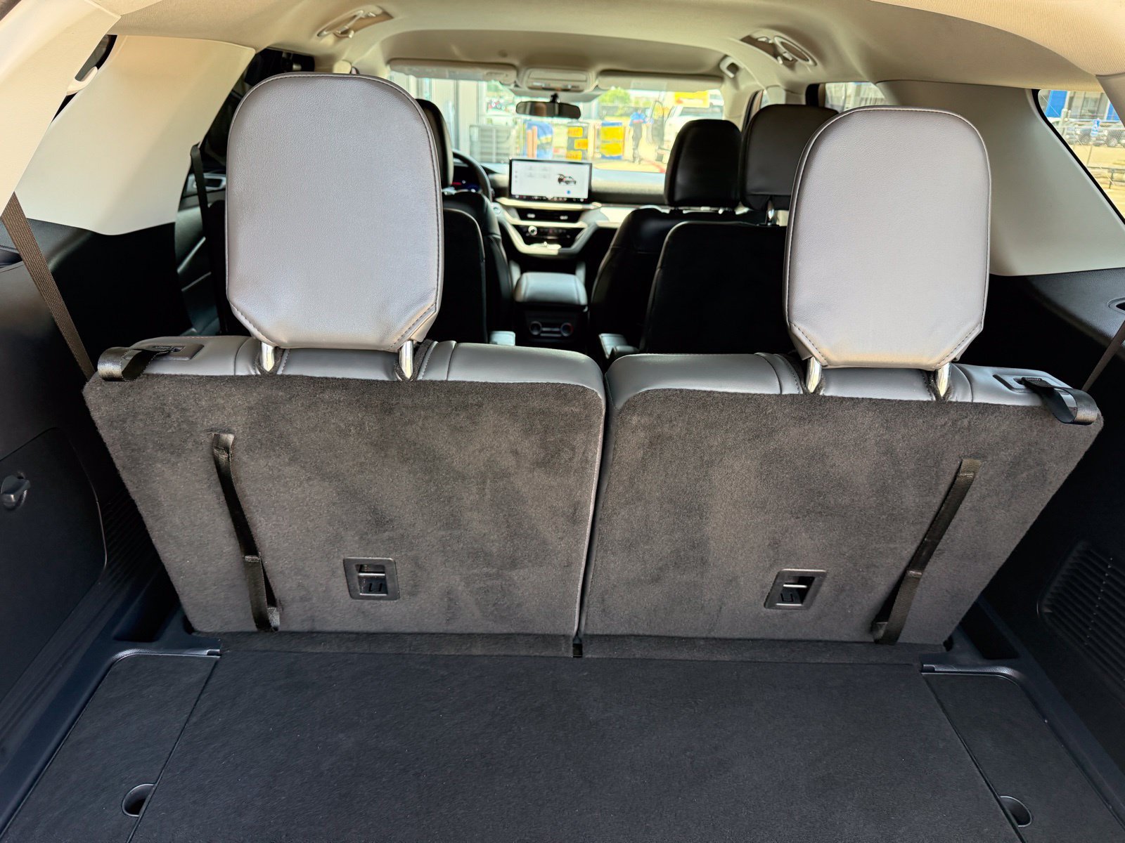 Certified 2025 Ford Explorer Active w/ Active Comfort Package RWD image 19