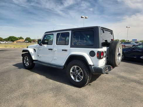Used 2019 Jeep Wrangler Unlimited Sahara AWD/4WD image 4