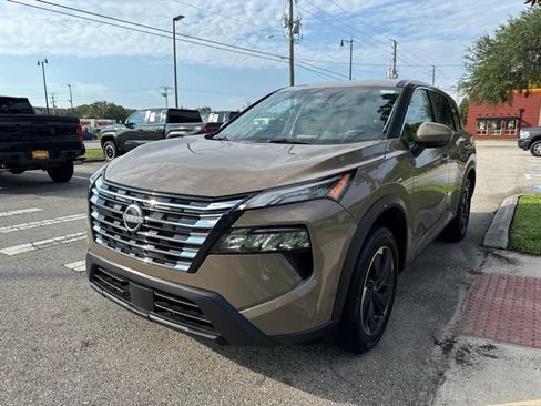 Used 2025 Nissan Rogue SV AWD/4WD image 4