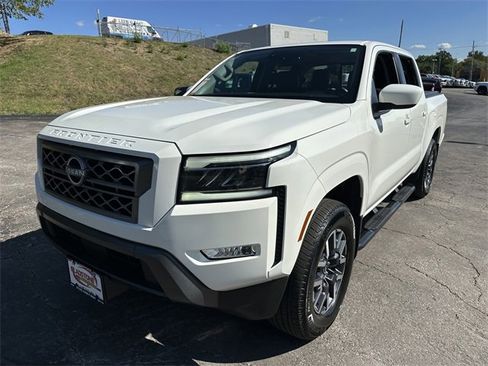 Used 2024 Nissan Frontier SL w/ Technology Package image 2