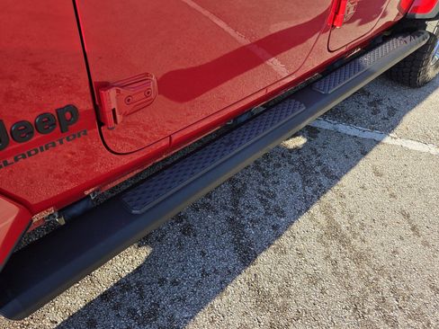 Used 2022 Jeep Gladiator Sport AWD/4WD image 12