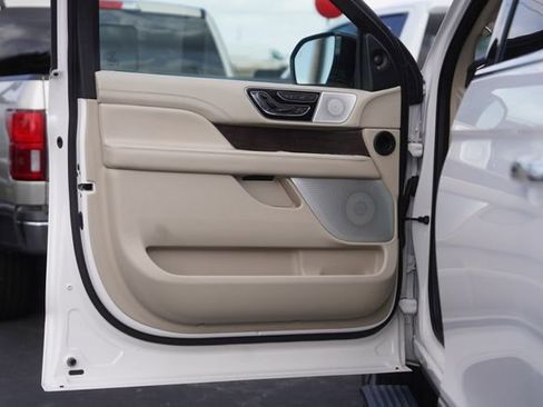 Used 2019 Lincoln Navigator L Reserve image 33