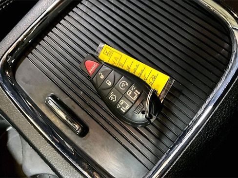 Used 2018 Dodge Grand Caravan SXT w/ Blacktop Package image 27