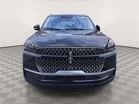 Used 2025 Lincoln Navigator L Reserve image 4