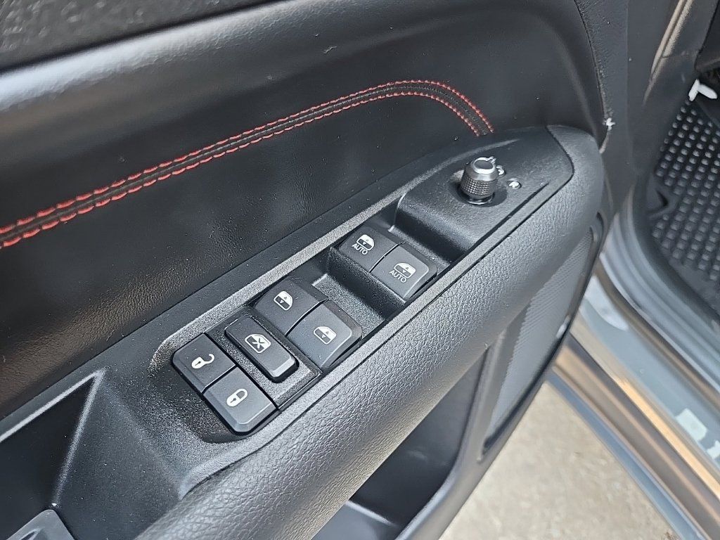 Used 2022 Jeep Compass Trailhawk w/ Trailhawk Convenience Group AWD/4WD image 36