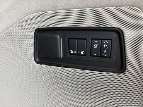 Certified 2024 Cadillac Escalade Sport Platinum w/ LPO, ONYX Package AWD/4WD image 7