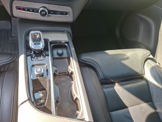 Used 2023 Volvo XC90 B6 Ultimate w/ Protection Package Premier AWD/4WD image 14