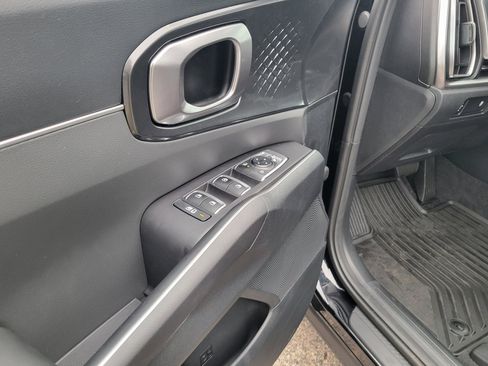 Used 2025 Kia Sorento LX image 18