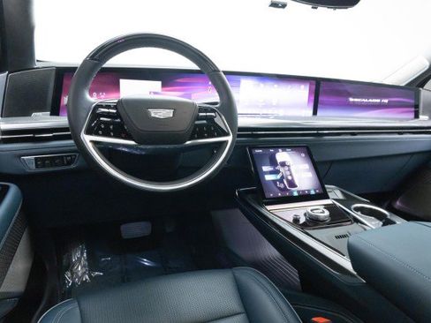 Used 2025 Cadillac Escalade IQ Luxury 2 image 6