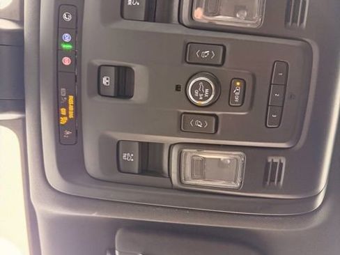 Used 2021 Chevrolet Tahoe LT w/ LT Signature Package image 26