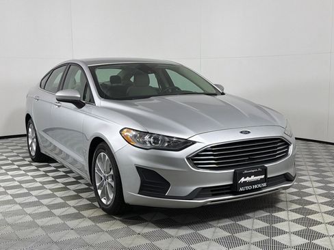 Used 2019 Ford Fusion SE FWD image 3