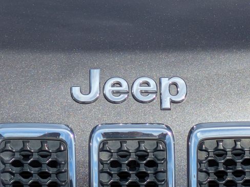 Used 2019 Jeep Cherokee Limited FWD image 13