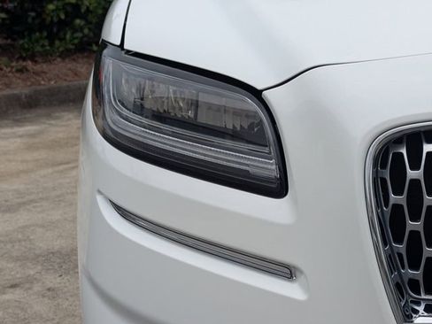 Used 2022 Lincoln Nautilus Reserve w/ Equipment Group 201A image 10