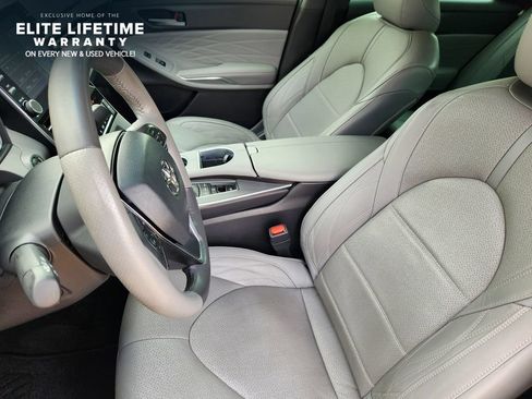 Used 2020 Toyota Avalon Limited w/ Advanced Safety Package FWD image 11