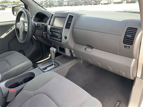 Used 2019 Nissan Frontier SV image 14