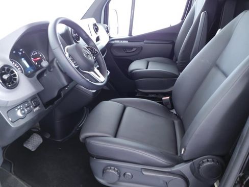 Used 2022 Mercedes-Benz Sprinter 2500 image 21