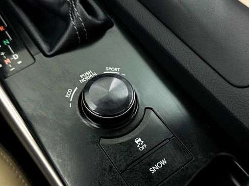 Used 2014 Lexus IS 250 w/ Navigation Package RWD image 9