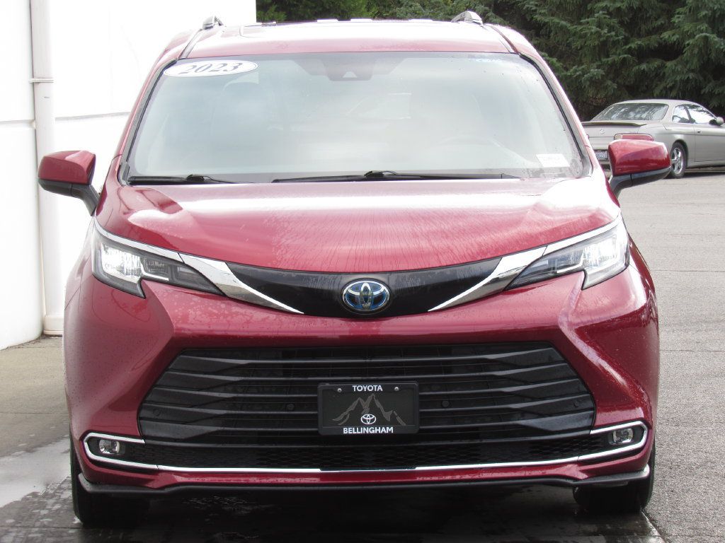 Certified 2023 Toyota Sienna XLE w/ XLE Plus Package AWD/4WD image 3