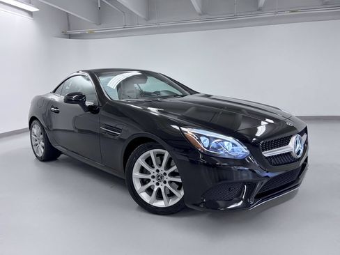 Used 2017 Mercedes-Benz SLC 300 image 2