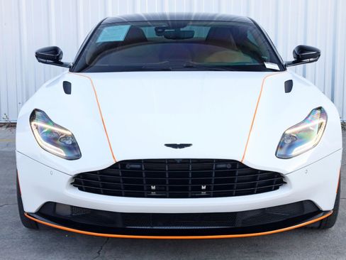 Used 2022 Aston Martin DB11 Coupe image 44