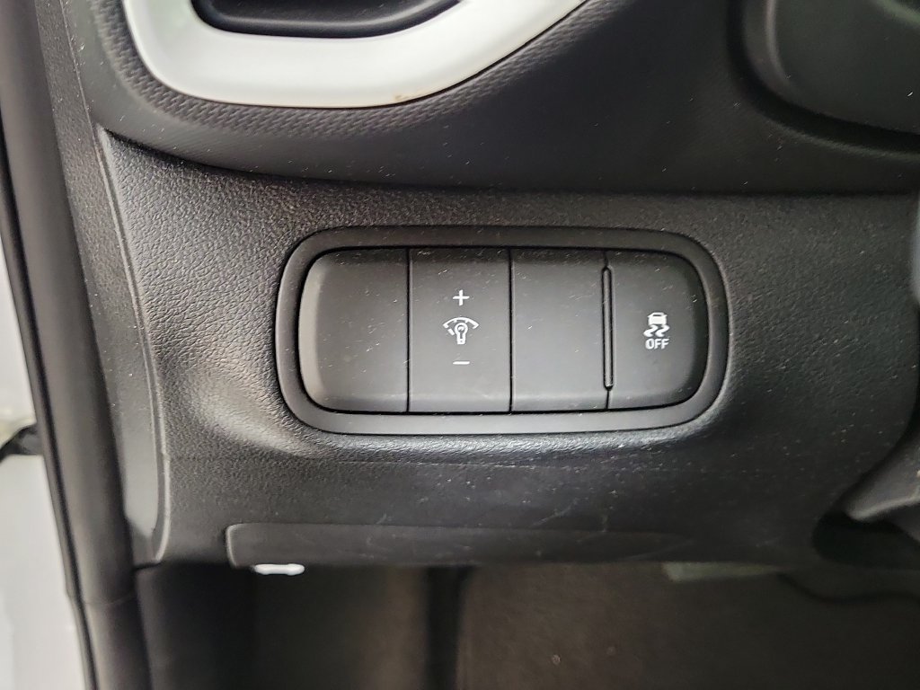 Used 2025 Hyundai Venue Limited FWD image 12