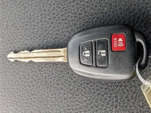 Used 2016 Toyota Tacoma SR5 image 31