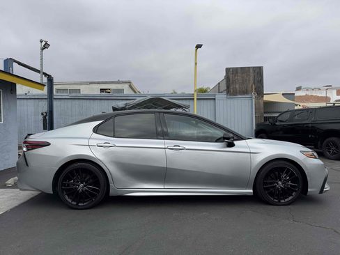 Used 2022 Toyota Camry XSE w/ Navigation Upgrade Package FWD image 4
