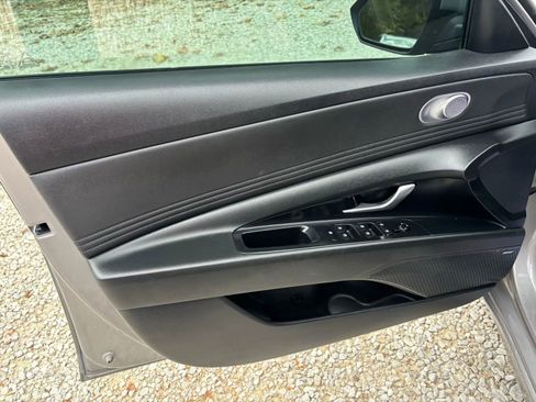 Used 2023 Hyundai Elantra Limited image 39