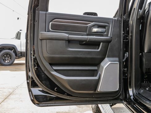 Used 2025 RAM 3500 Laramie image 39