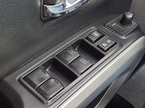 Used 2021 Nissan Titan SV w/ SV Convenience Package AWD/4WD image 11