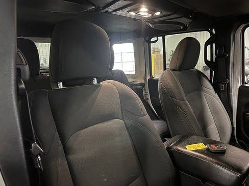 Used 2022 Jeep Wrangler Unlimited Sport image 31