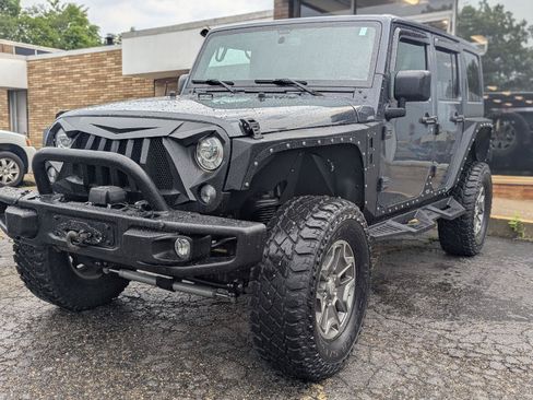 Used 2017 Jeep Wrangler Unlimited Rubicon w/ Connectivity Group AWD/4WD image 3