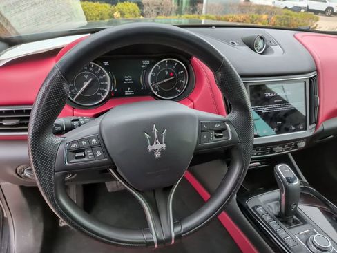 Used 2023 Maserati Levante GT AWD/4WD image 32