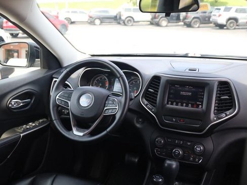 Used 2020 Jeep Cherokee Latitude Plus w/ Cold Weather Group AWD/4WD image 22