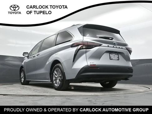 Used 2025 Toyota Sienna LE image 45